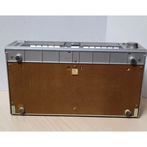 Vintage Sanyo RD W55 Double Stereo Cassette Deck Tape Player Powers On-Parts - Picture 9 of 10